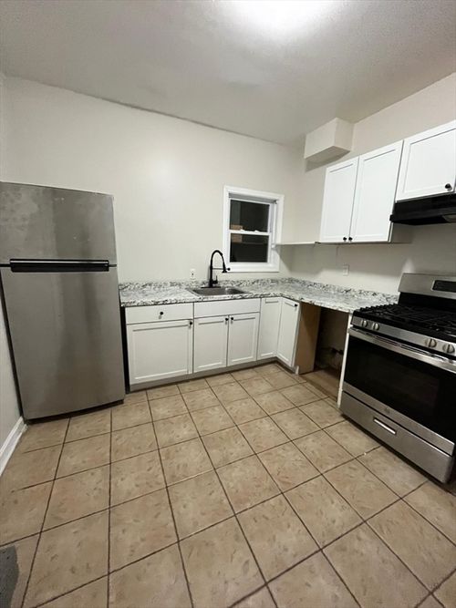 2-286 Griffin St, Fall River, MA, 02724-2702 | Card Image