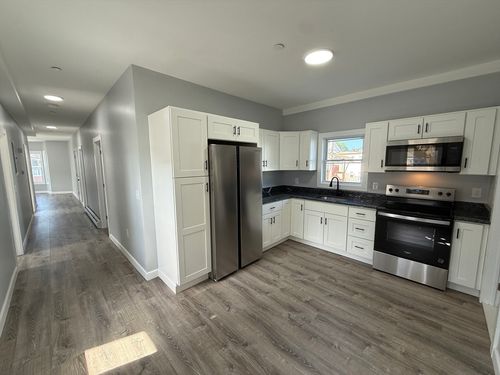 2-126 Cross St, Lawrence, MA, 01841-3521 | Card Image