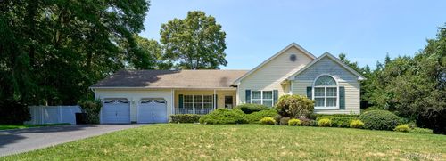 11 Embassy Rd, Selden, NY, 11784-2296 | Card Image