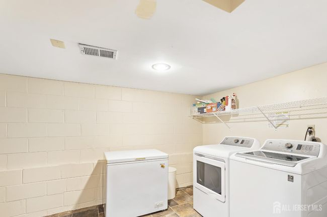 144 Goldmine Ln, Townhouse with 3 bedrooms, 4 bathrooms and null parking in Old Bridge NJ | Image 20