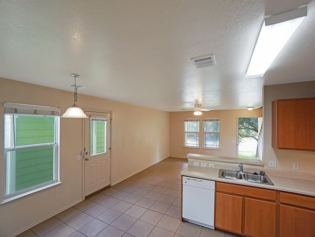 11404 Briarcreek Loop, House other with 3 bedrooms, 3 bathrooms and 4 parking in Manor TX | Image 11