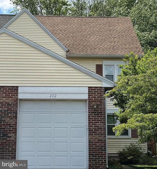 202 Adams Dr, WOMELSDORF, PA, 19567-1400 | Card Image