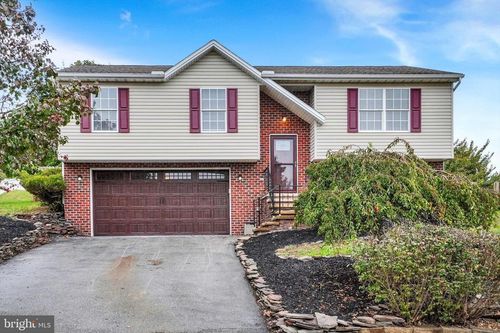 2954 Village Square Dr, DOVER, PA, 17315-4579 | Card Image