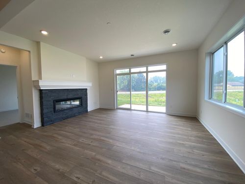 13785 Hollybrook Cir, Apple Valley, MN, 55124-6310 | Card Image