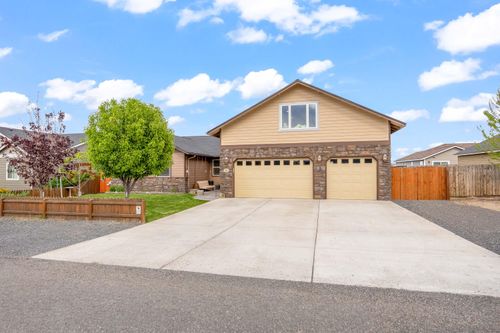 570 Mountain Ridge Dr, Culver, OR, 97734-9558 | Card Image