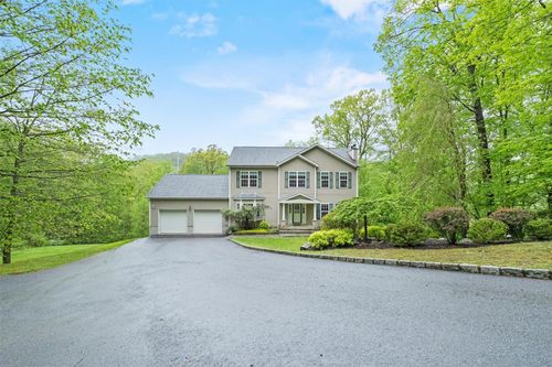 218 Hessian Hills Rd, Croton-On-Hudson, NY, 10520-2100 | Card Image