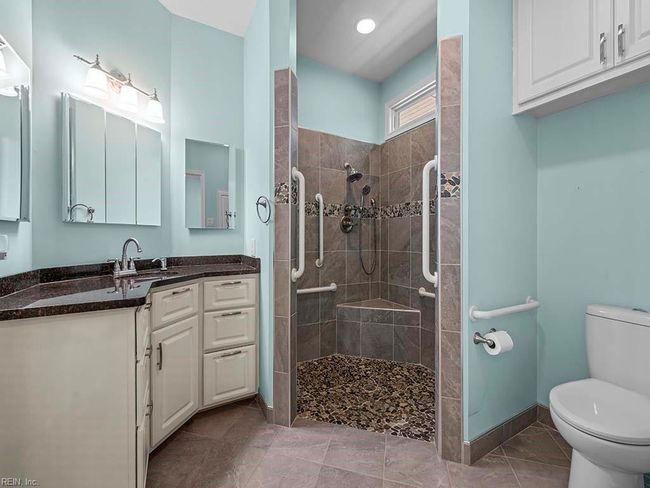 Flex Suite - handicap roll in shower. | Image 14