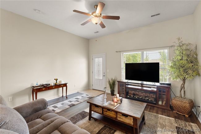 5613 Nature Vw, Home with 3 bedrooms, 2 bathrooms and null parking in Memphis IN | Image 4