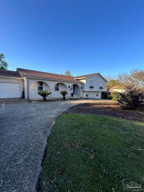 8889 Scenic Hills Dr, Pensacola, FL, 32514-5681 | Card Image