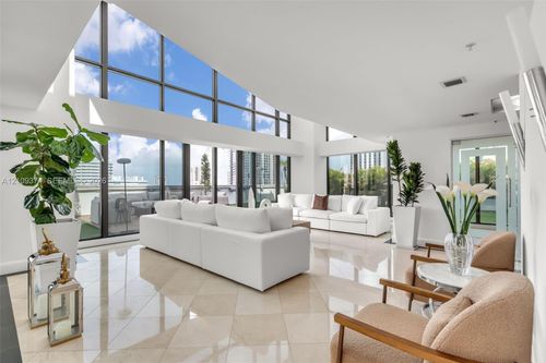 1-100 N Federal Hwy, Fort Lauderdale, FL, 33301-1191 | Card Image