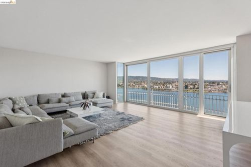 190-1555 Lakeside Dr, Oakland, CA, 94612-4519 | Card Image
