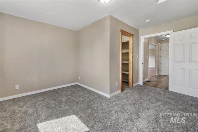 Carpeted empty room featuring baseboards | Image 10