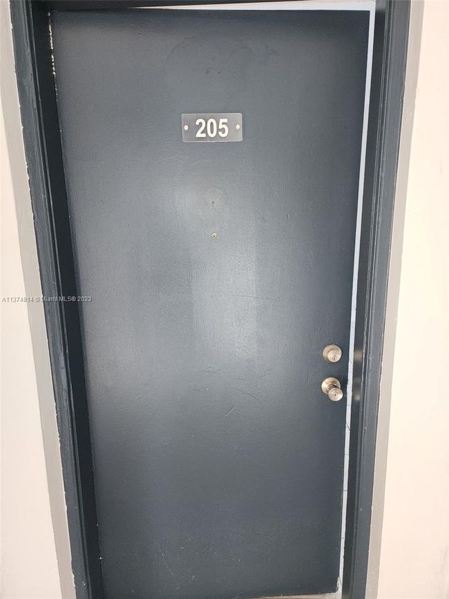 205 - 2101 Normandy Dr, Condo with 1 bedrooms, 1 bathrooms and null parking in Miami Beach FL | Image 7