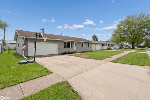 137 Greenbrier Drive, Burlington, IA, 52601 | Card Image