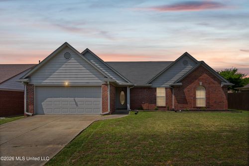 6365 Oak Leaf Dr, Olive Branch, MS, 38654-4810 | Card Image