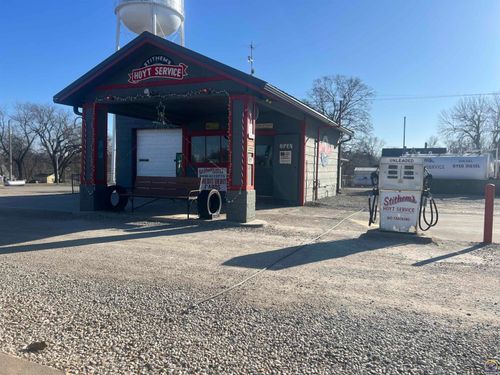 117 E 4th St, Hoyt, KS, 66440-9636 | Card Image