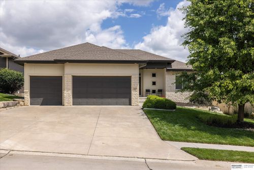 18710 Leavenworth St, Elkhorn, NE, 68022-5640 | Card Image