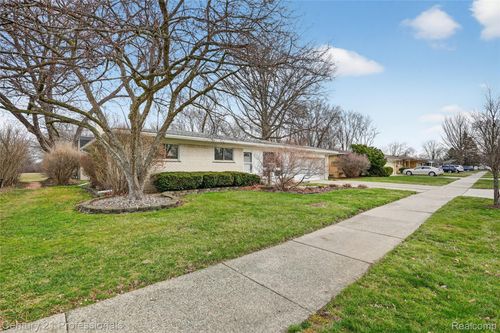 36040 Ladywood St, Livonia, MI, 48154-2024 | Card Image