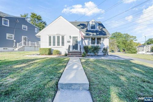 40 Chadwick Dr, Nutley, NJ, 07110-2124 | Card Image