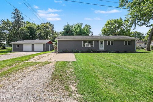110 E Beech St, Webberville, MI, 48892-9702 | Card Image