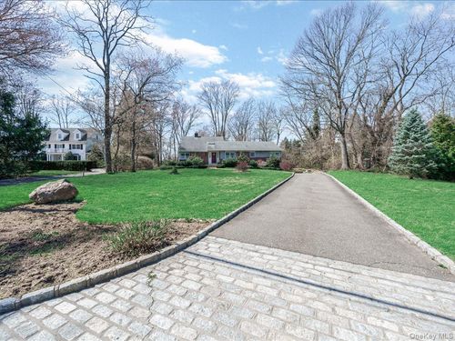 25 Jaegger Dr, Glen Head, NY, 11545-1826 | Card Image