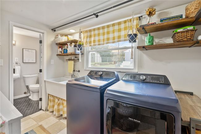 1009 Connor Rd, House other with 5 bedrooms, 2 bathrooms and 1 parking in Castle Shannon PA | Image 11