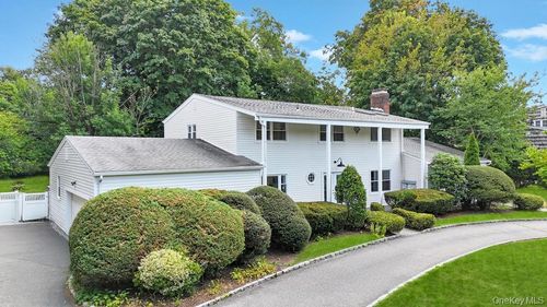 4 Cosgrove Dr, Glen Cove, NY, 11542-2601 | Card Image
