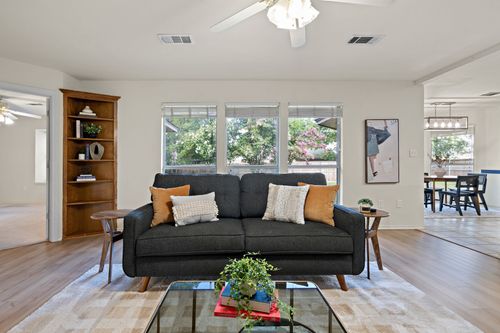 607 S Magnolia St, Aubrey, TX, 76227-5500 | Card Image