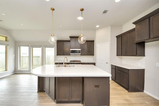 13208 Sage Meadow Ln, House other with 3 bedrooms, 2 bathrooms and 2 parking in Pearland TX | Image 11