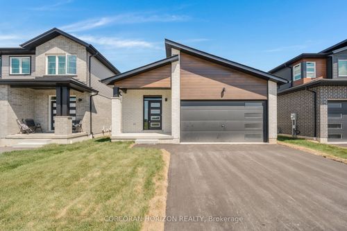 52 Moon Cres, Cambridge, ON, N1S0C4 | Card Image