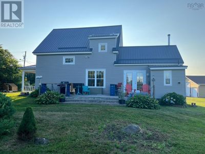 7 King St, House other with 2 bedrooms, 2 bathrooms and null parking in Liverpool NS | Image 1