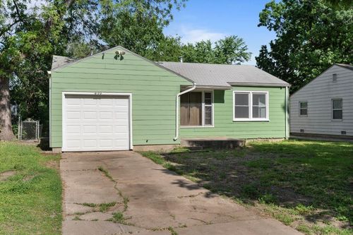 2122 S Spruce St, Wichita, KS, 67211-5427 | Card Image
