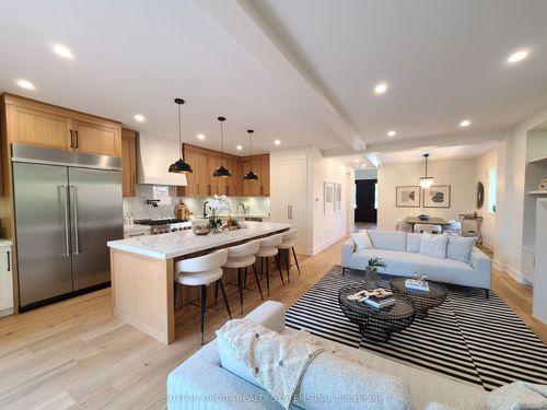 21 S Kingsway, Toronto, ON, M6S3T2 | Card Image