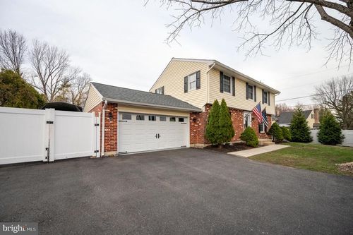 2303 Silverside Rd, WILMINGTON, DE, 19810-4518 | Card Image