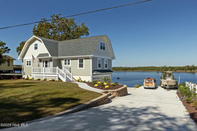 Long. Wide Driveway | Image 14