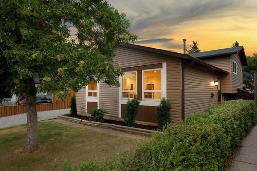 20 Bernard Way Nw, Calgary, AB, T3K2B9 | Card Image