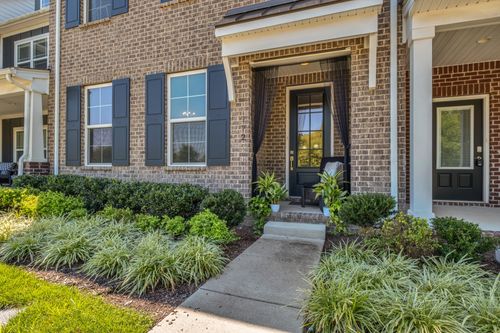 1727 Old Drakes Creek Rd, Hendersonville, TN, 37075-1412 | Card Image