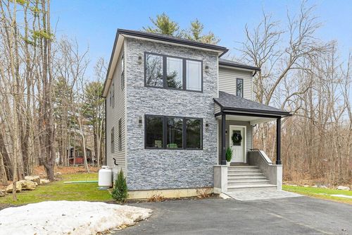 9 Trues Pkwy, Sandown, NH, 03873-2713 | Card Image