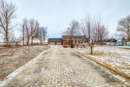 8110 Chippewa Rd, Mount Hope, ON, L0R1W0 | Card Image