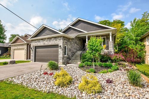 100 61st St S, Wasaga Beach, ON, L9Z2Z3 | Card Image