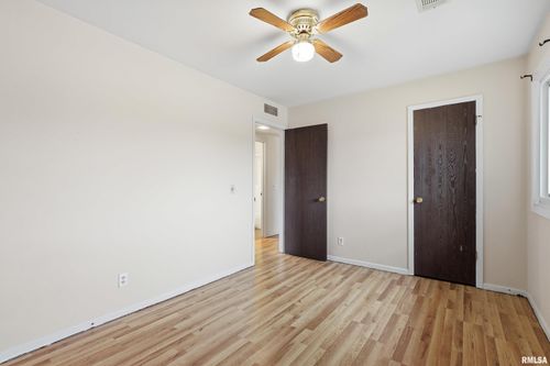 apt-18-1249 48th Ave, East Moline, IL, 61244-4419 | Card Image