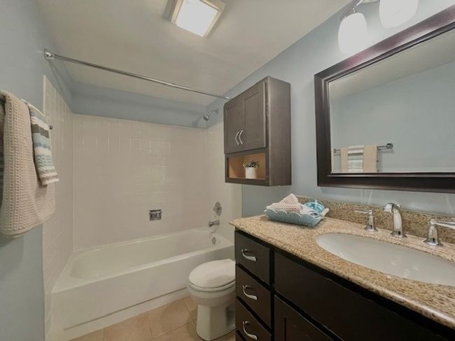 5 - 304 University Ln, Townhouse with 2 bedrooms, 1 bathrooms and 1 parking in Elk Grove Village IL | Image 19