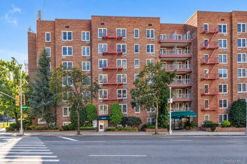4a-241-20 Northern Blvd, Douglaston, NY, 11362 | Card Image