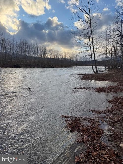 261 Hicks Dr, Petersburg, WV, 26847-5553 | Card Image