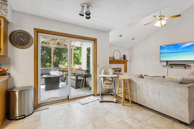 Additional dining space | Image 6