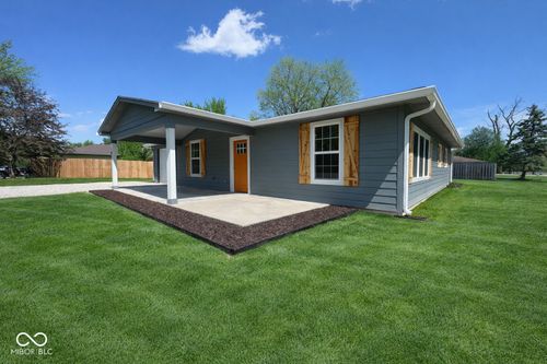 489 Beverly Dr, Zionsville, IN, 46077-9725 | Card Image