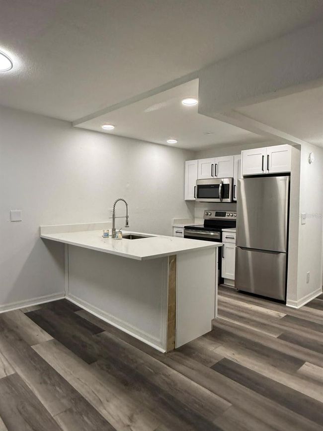 143 - 1799 N Highland Ave, Condo with 2 bedrooms, 2 bathrooms and null parking in CLEARWATER FL | Image 4