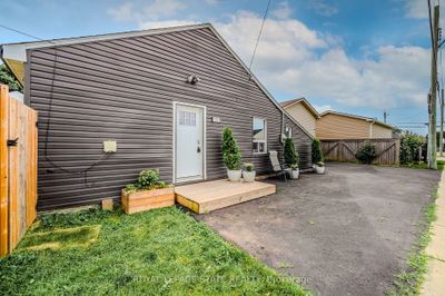 127 E 33 Rd St, House other with 2 bedrooms, 1 bathrooms and 4 parking in Hamilton ON | Image 3