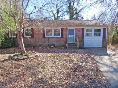 108 Evergreen Cir, Seaford, VA, 23696-2544 | Card Image