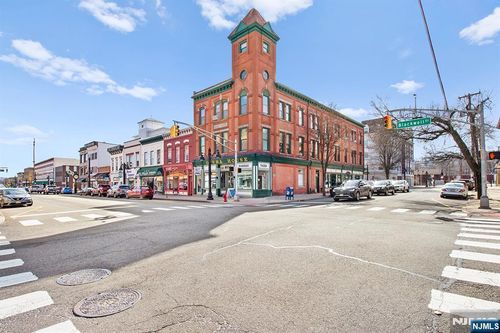 16 W Blackwell St, Dover, NJ, 07801-3996 | Card Image